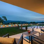 De La Vie Villa
