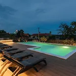 Villa De La Vie