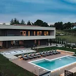 Villa De La Vie