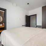 De La Vie Villa Rasa