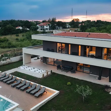 De La Vie Villa