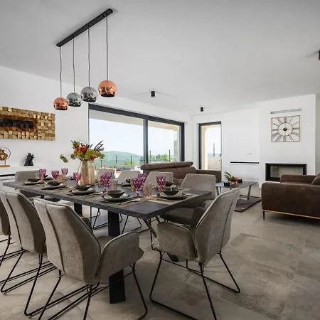 De La Vie Villa