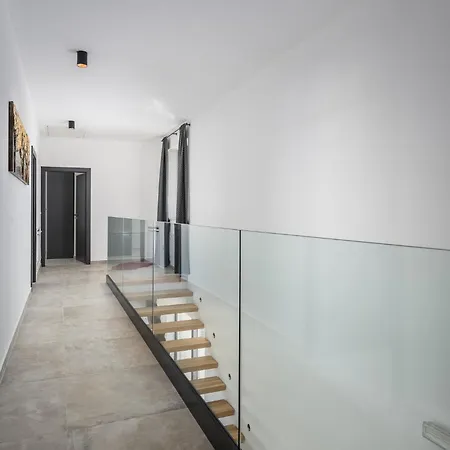 De La Vie Villa