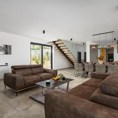 De La Vie Villa *